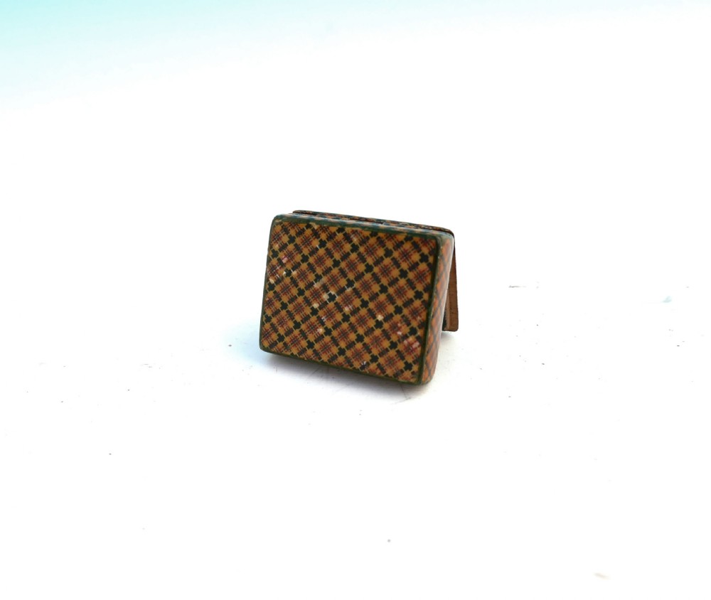 19thc Treen Small Mauchline Ware Painted Angler Snuff Box.  Scottish C1820-40. View III