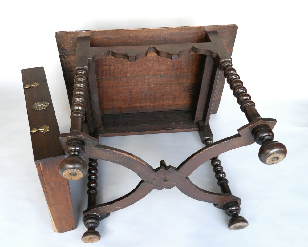 17thc Oak Furniture Charles 11 Side Table With Turned Bobbin Legs .    English C1660-80. View IV