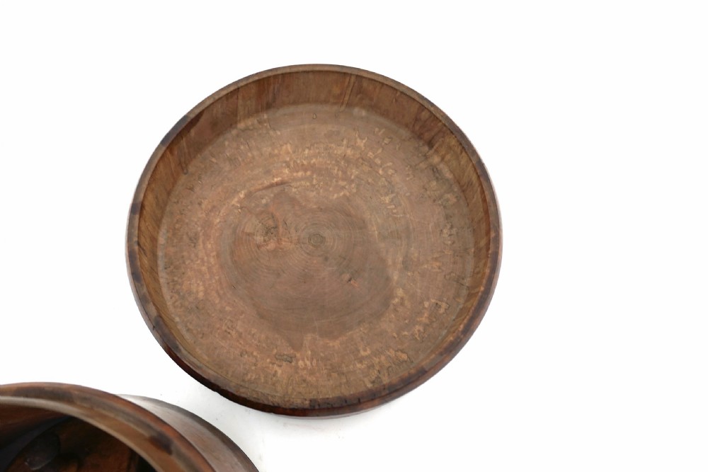 Antique Treen 19thc Birch Gentleman's Lidded Collar & Stud Box.     English / Scottish C1800-20. View V