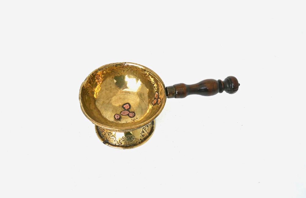Antique Metalware 17thc Brass Chafing Dish With Turned Wooden Handle.  Dutch C1680-90. View III