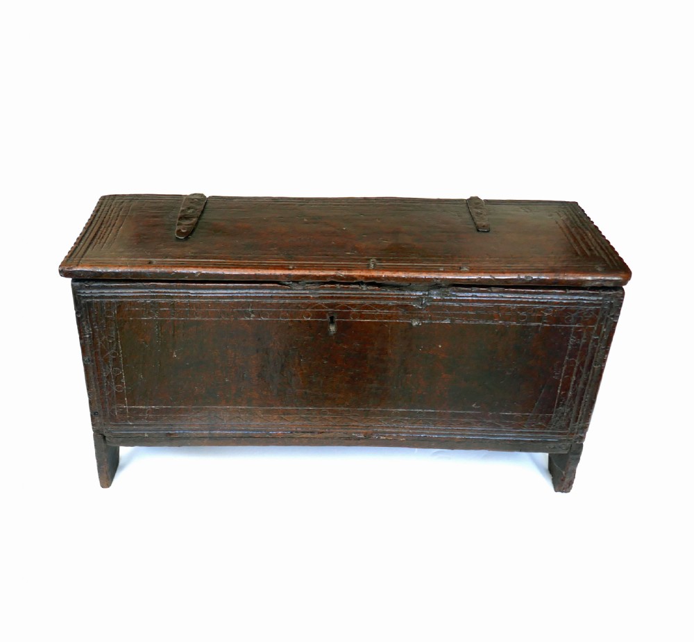Antique Early Oak Furniture Elizabethan Joyned Plank Coffer.   English C1560-80.