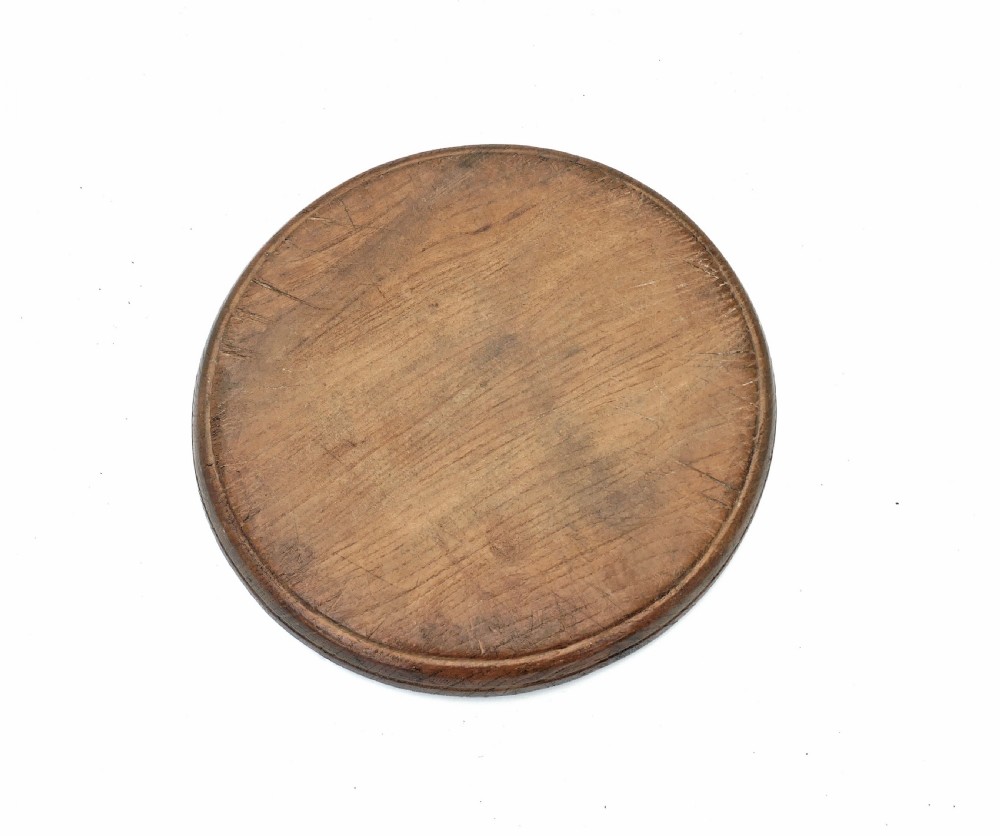 Antique Early Treen 18thc Elm Turned Food Platter With Raised Rim.  English C1770-80. View IV