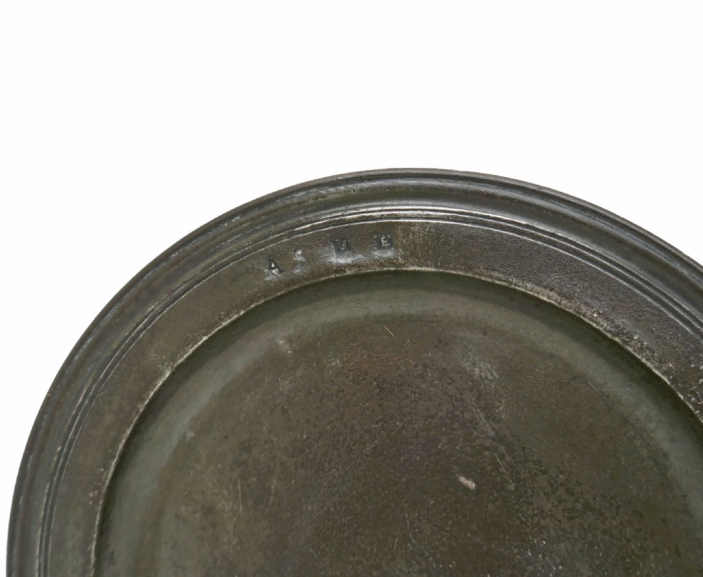 Antique Early Metalware 17thc Triple-Reeded Pewter Plate.   William Box - Banbury. View II
