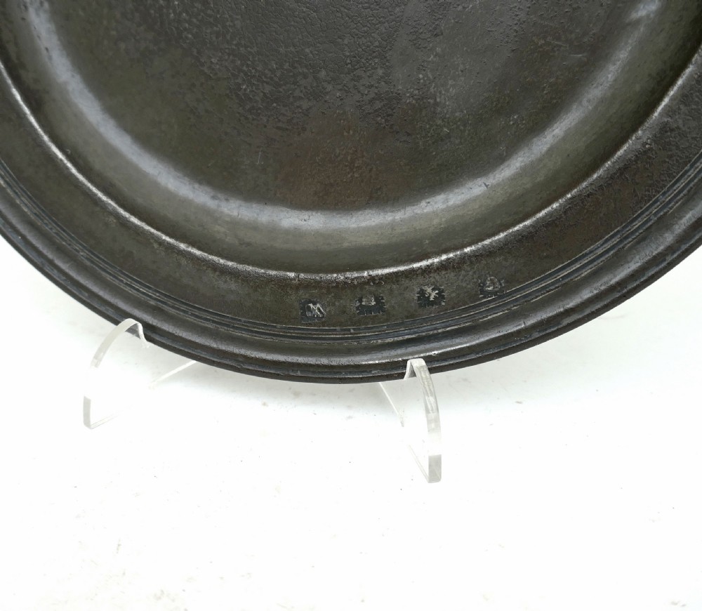 Antique Early Metalware 17thc Triple-Reeded Pewter Plate.   William Box - Banbury. View III