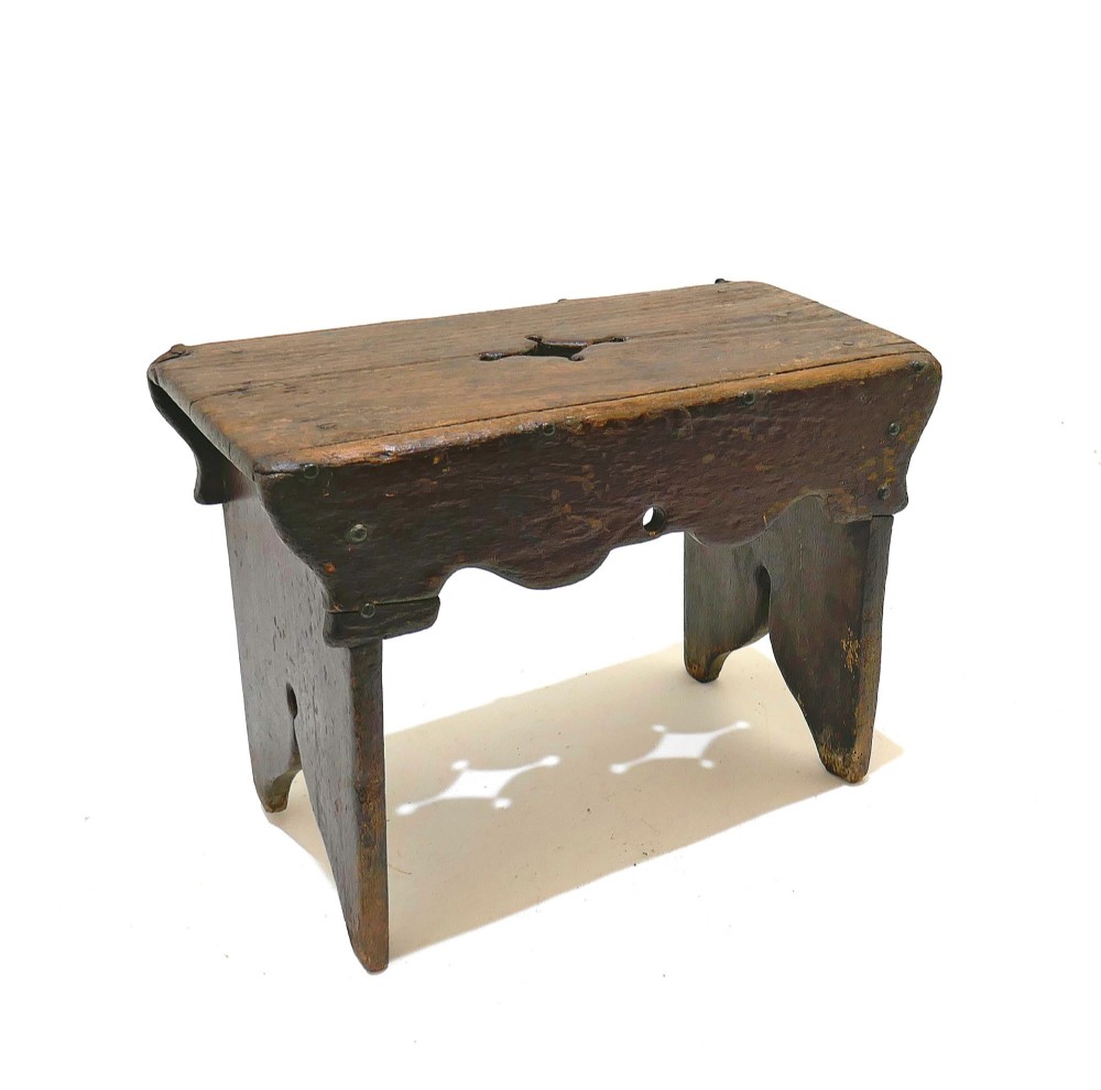 A 19th-century dark pine Scottish creepie stool featuring scalloped aprons and cut-out slab legs. View III