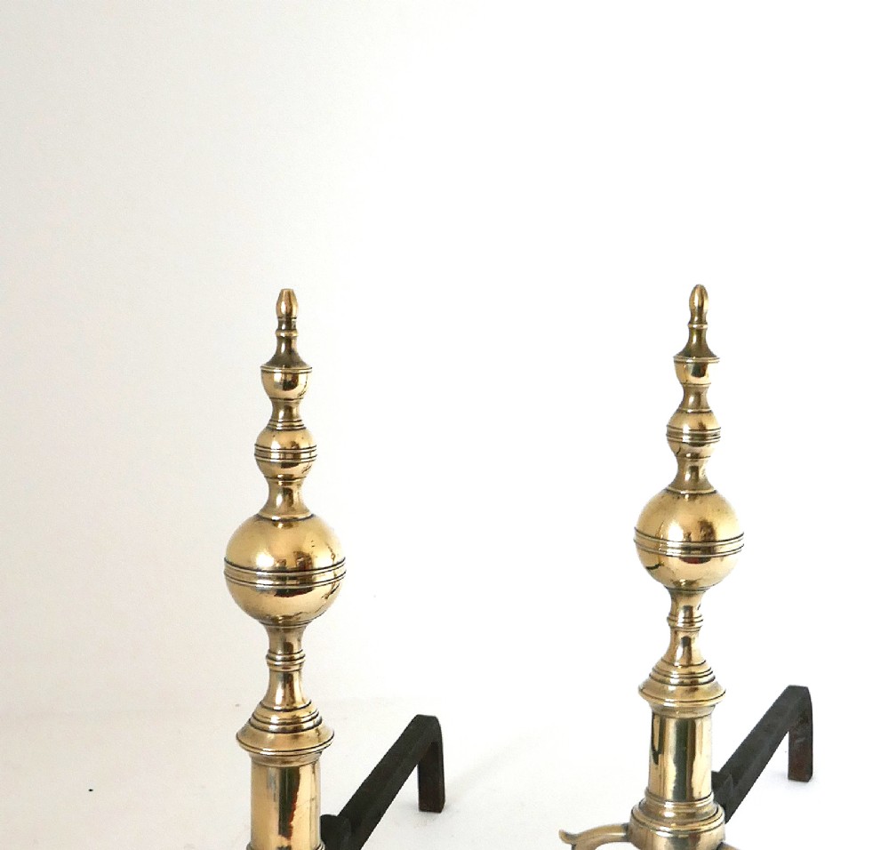 A pair of late eighteenth-century brass and irons featuring turned urn finials, spurred legs, and ball feet attached to wrought iron billets. View III