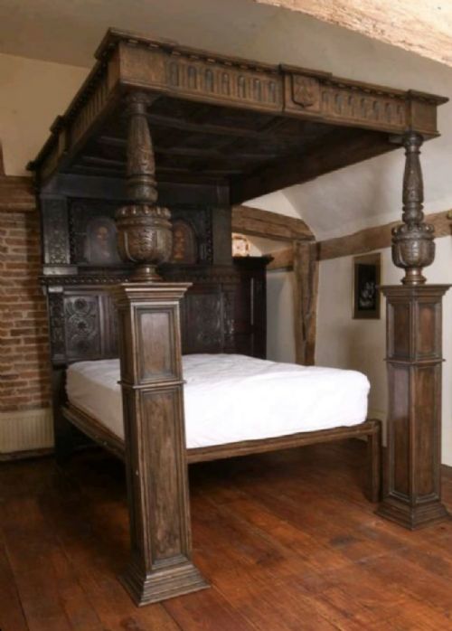 ANTIQUE FOUR POSTER BED DOUBLE SIZE THAT CAN FIT A 5 FOOT MATTRESS OAK CIRCA 1690