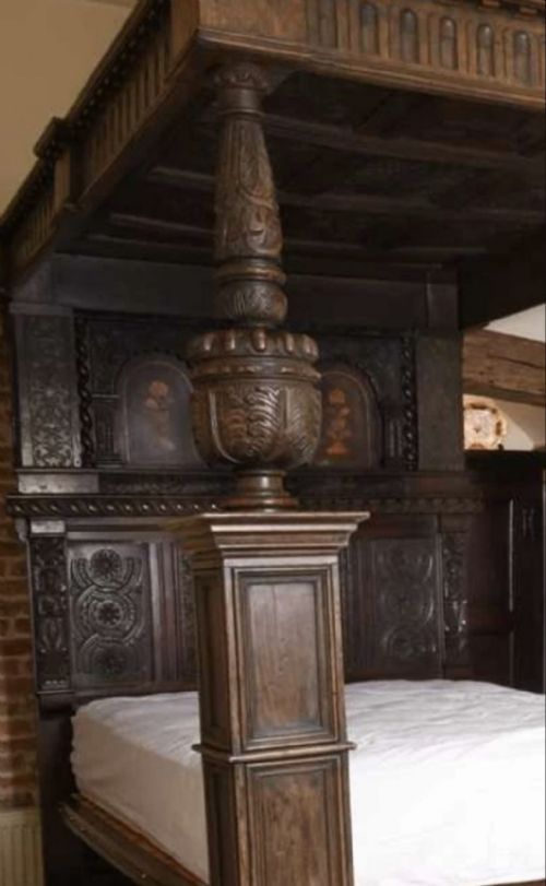 ANTIQUE FOUR POSTER BED DOUBLE SIZE THAT CAN FIT A 5 FOOT MATTRESS OAK CIRCA 1690 - ADDITIONAL PHOTO 2