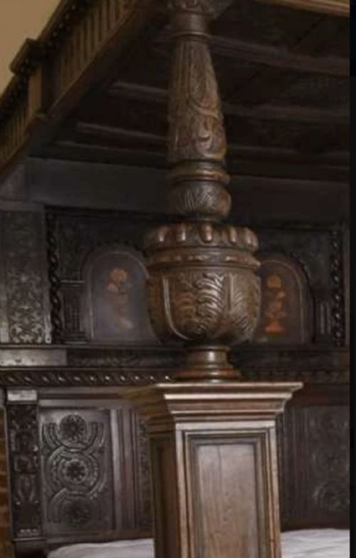 ANTIQUE FOUR POSTER BED DOUBLE SIZE THAT CAN FIT A 5 FOOT MATTRESS OAK CIRCA 1690 - ADDITIONAL PHOTO 3