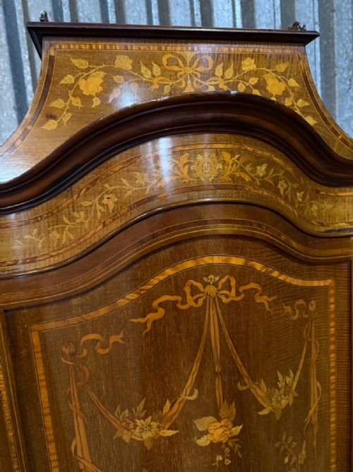 DISPLAY CABINET ANTIQUE LATE VICTORIAN C1890 TO C1901 WITH WONDERFUL FRUITWOOD INLAY AND SERPENTINE FRONT - ADDITIONAL PHOTO 1