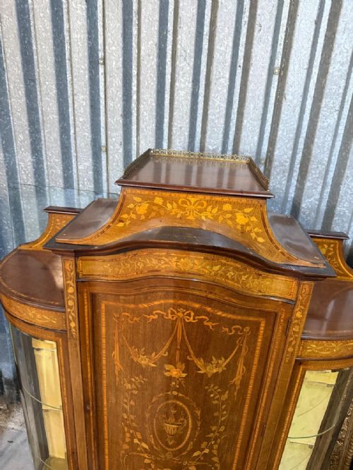 DISPLAY CABINET ANTIQUE LATE VICTORIAN C1890 TO C1901 WITH WONDERFUL FRUITWOOD INLAY AND SERPENTINE FRONT - ADDITIONAL PHOTO 2