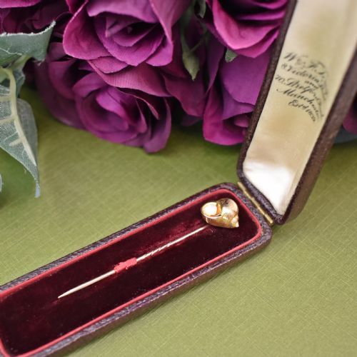 CHARMING EDWARDIAN GOLD SHELL AND BAROQUE PEARL STICK PIN C 1900 - ADDITIONAL PHOTO 2