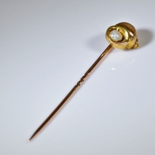 CHARMING EDWARDIAN GOLD SHELL AND BAROQUE PEARL STICK PIN C 1900 - ADDITIONAL PHOTO 4