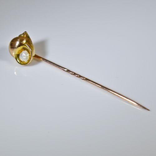 CHARMING EDWARDIAN GOLD SHELL AND BAROQUE PEARL STICK PIN C 1900 - ADDITIONAL PHOTO 5