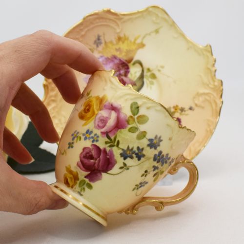 FINE ROYAL WORCESTER EMPRESS SHAPE CUP AND SAUCER BLUSH IVORY HANDPAINTED FLOWER 1899 - ADDITIONAL PHOTO 3