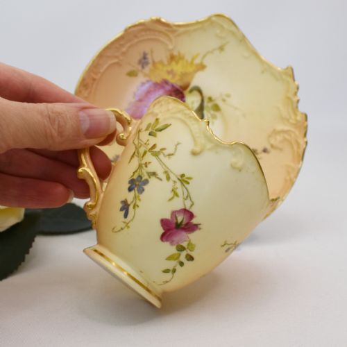 FINE ROYAL WORCESTER EMPRESS SHAPE CUP AND SAUCER BLUSH IVORY HANDPAINTED FLOWER 1899 - ADDITIONAL PHOTO 4