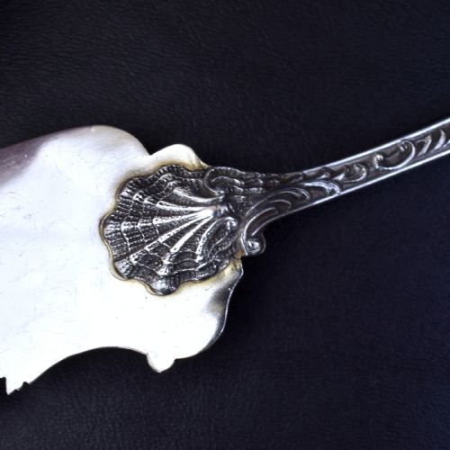 FINELY ENGRAVED FRENCH SILVER FISH KNIFE BY HENIN CIE BELLE POQUE PERIOD - ADDITIONAL PHOTO 4