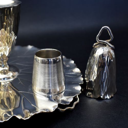 VICTORIAN SILVER PLATED CHAMBERSTICK BY HUKIN HEATH C1900 DRESSER LEAF DESIGN - ADDITIONAL PHOTO 4