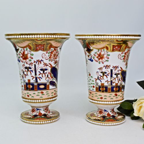 PAIR OF REGENCY SPODE IMARI JAPAN PATTERN 967 BONE CHINA URN VASES C1810 - ADDITIONAL PHOTO 2