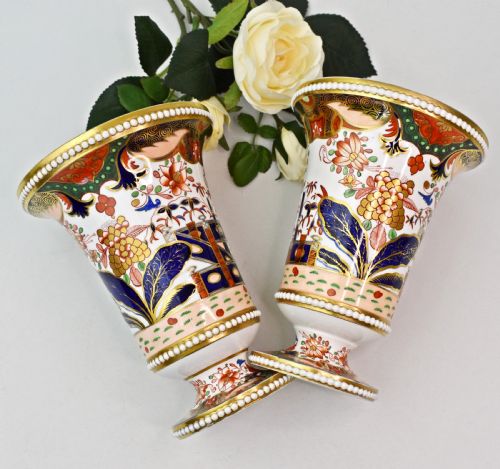 PAIR OF REGENCY SPODE IMARI JAPAN PATTERN 967 BONE CHINA URN VASES C1810 - ADDITIONAL PHOTO 4