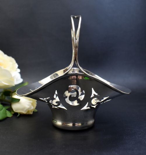 PAIR OF ENGLISH STERLING SILVER PIERCED BON BON BASKETS FENTON BROTHERS SHEFFIELD 1929 - ADDITIONAL PHOTO 3