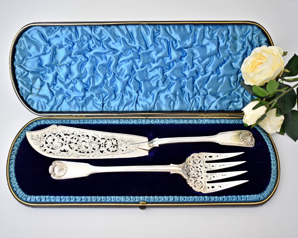 Fine Set of Silver Fish Servers, Boxed, Chawner & Co, London, 1862 View II