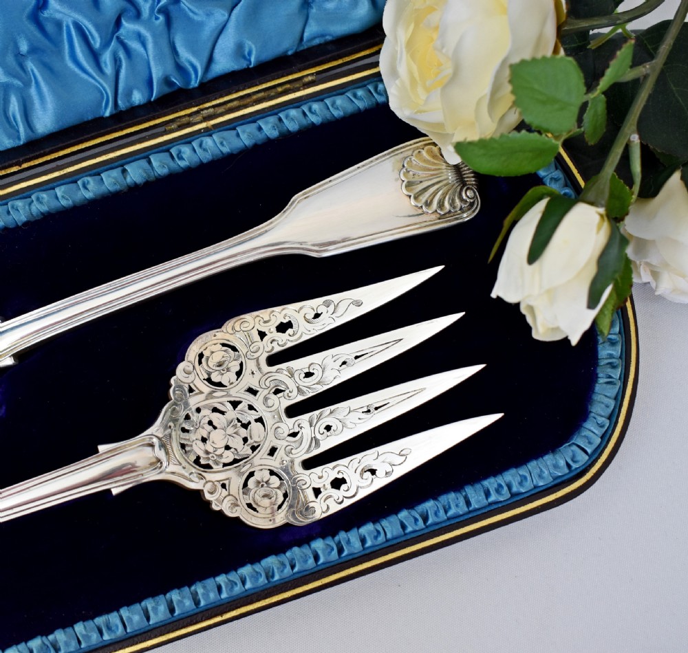 Fine Set of Silver Fish Servers, Boxed, Chawner & Co, London, 1862 View IV