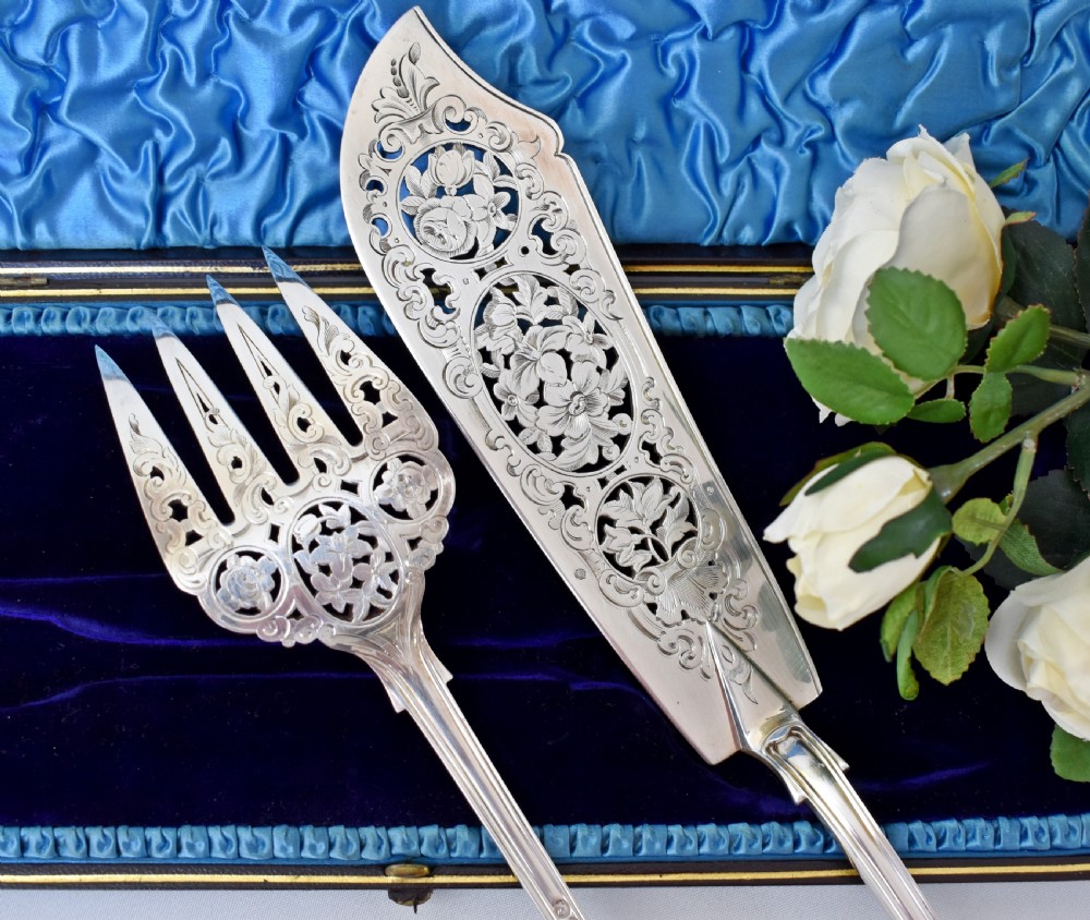 Fine Set of Silver Fish Servers, Boxed, Chawner & Co, London, 1862 View V