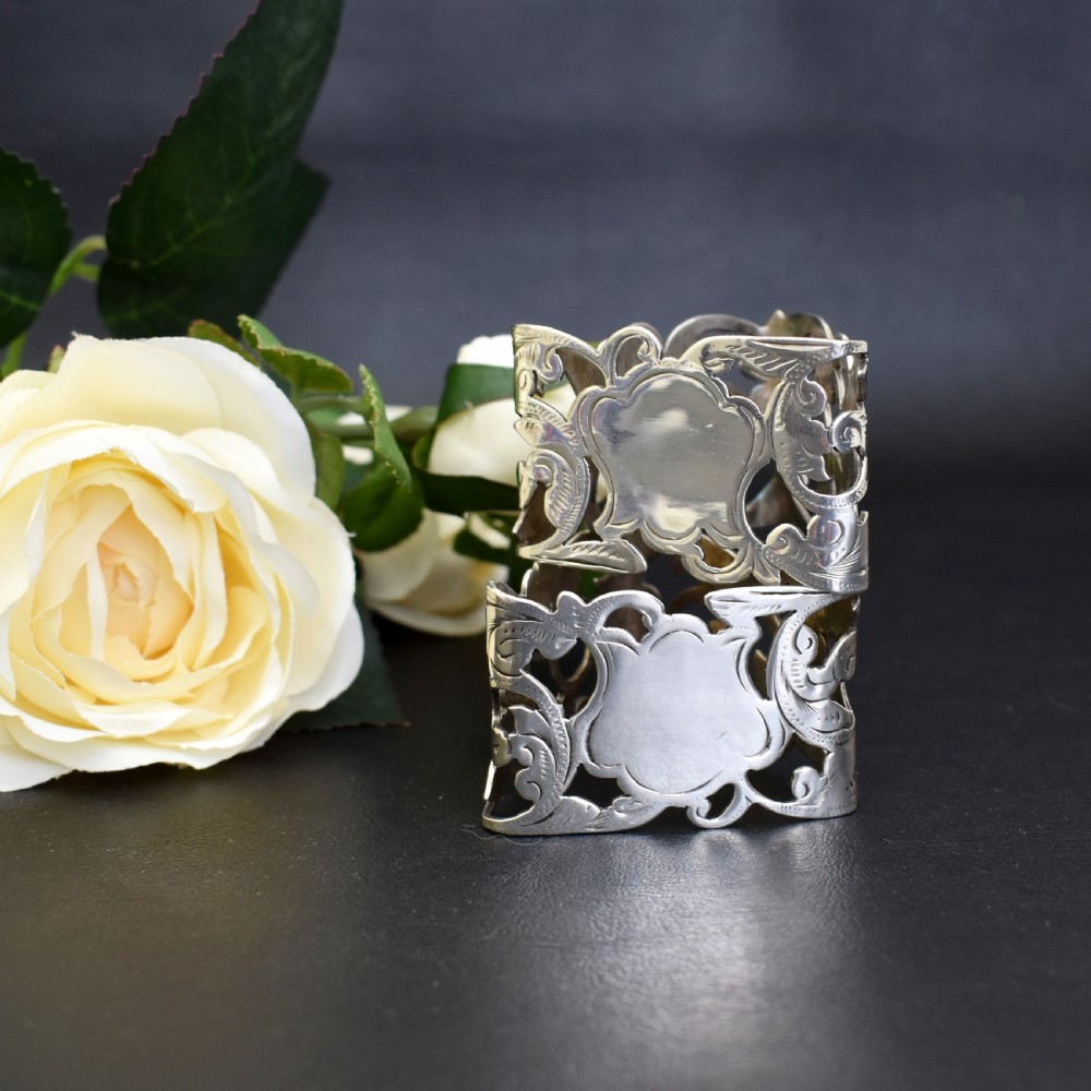 Quality Pair of Edwardian Sterling Silver Napkin Rings, T.Bishton,1904 View III