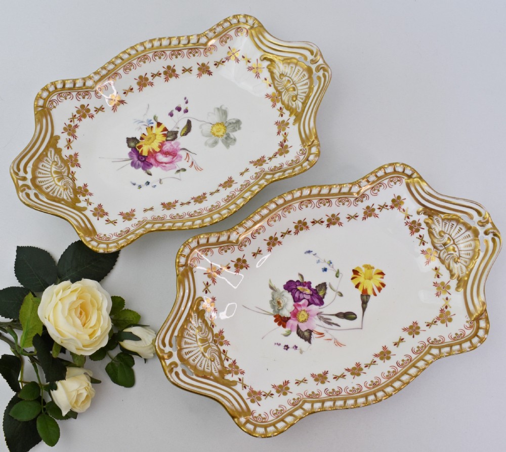 Early 19th Century Spode Botanical Dessert Service for 12, Felspar Porcelain View XIV