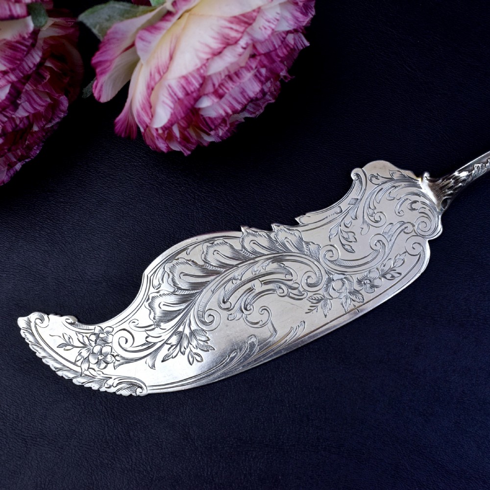 Finely Engraved French Silver Fish Knife by Henin & Cie, Belle Époque Period View II