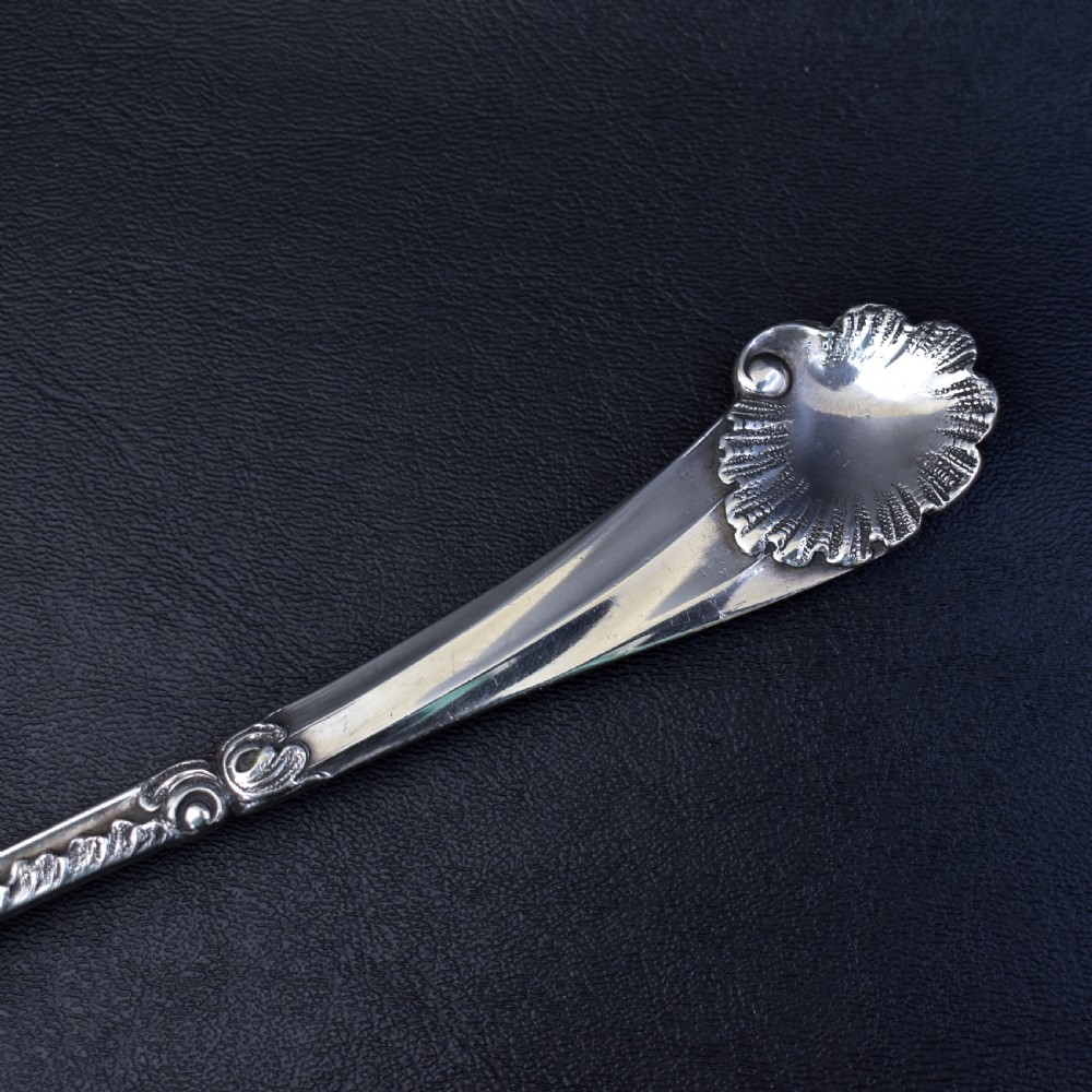Finely Engraved French Silver Fish Knife by Henin & Cie, Belle Époque Period View III