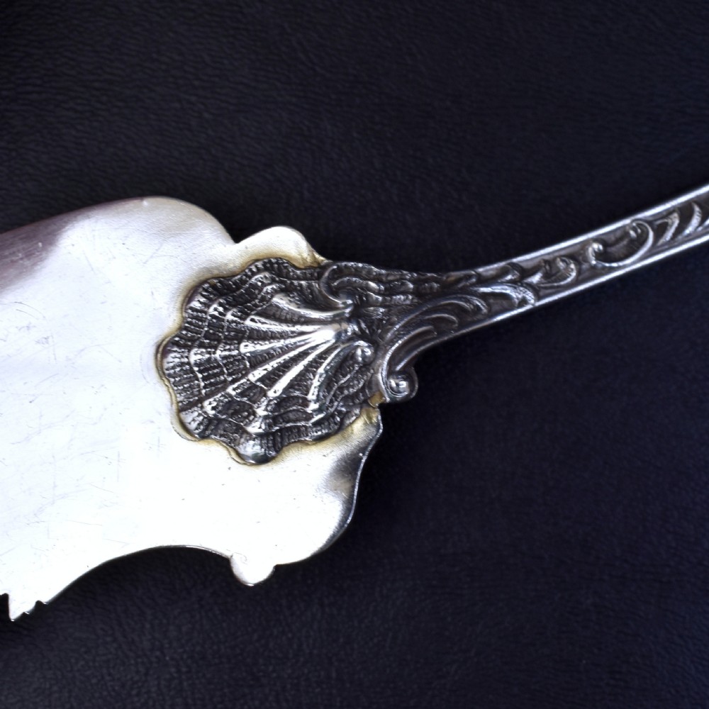 Finely Engraved French Silver Fish Knife by Henin & Cie, Belle Époque Period View V