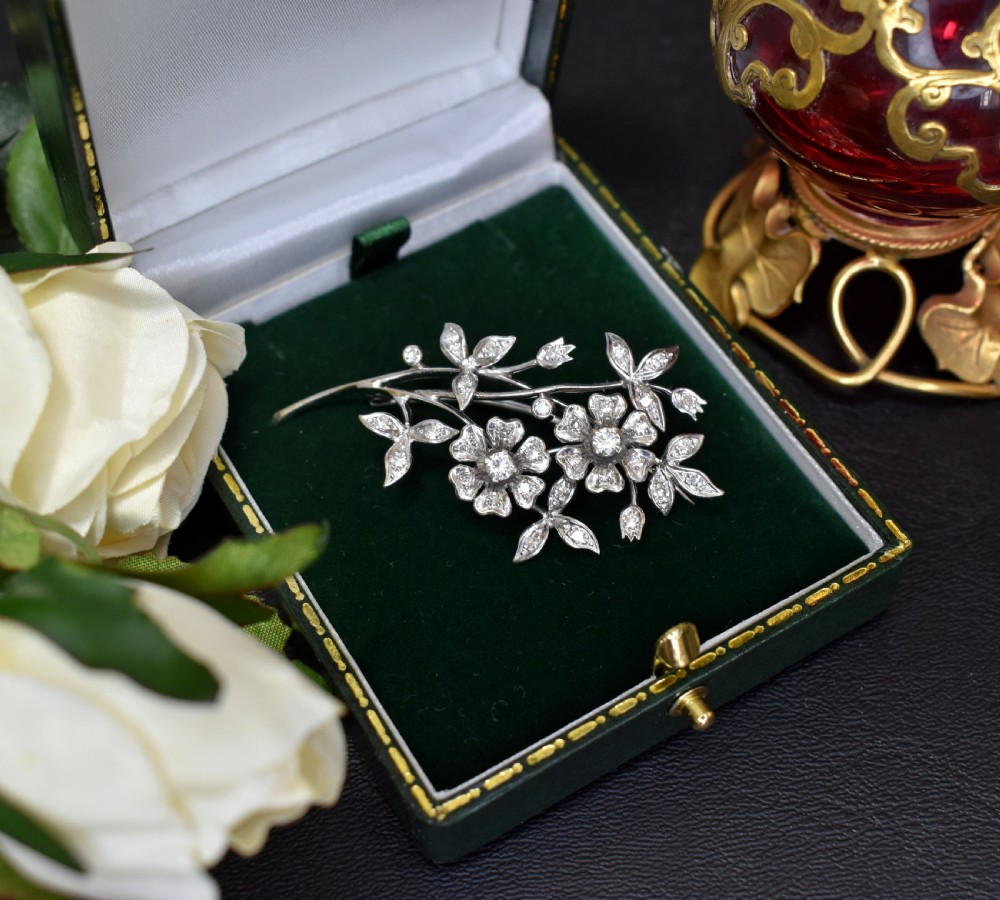 Mid-20th Century Diamond Floral Brooch in 18ct White Gold, London 1964 View II
