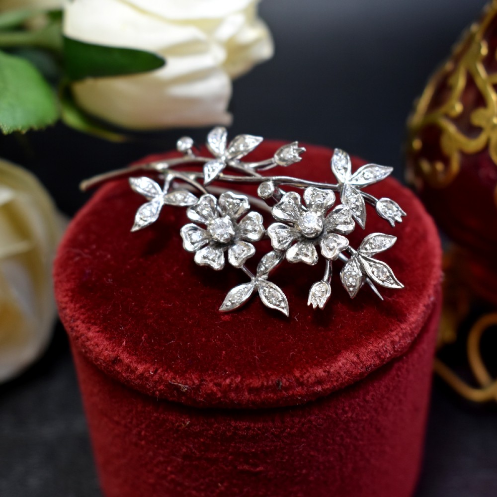 Mid-20th Century Diamond Floral Brooch in 18ct White Gold, London 1964 View III