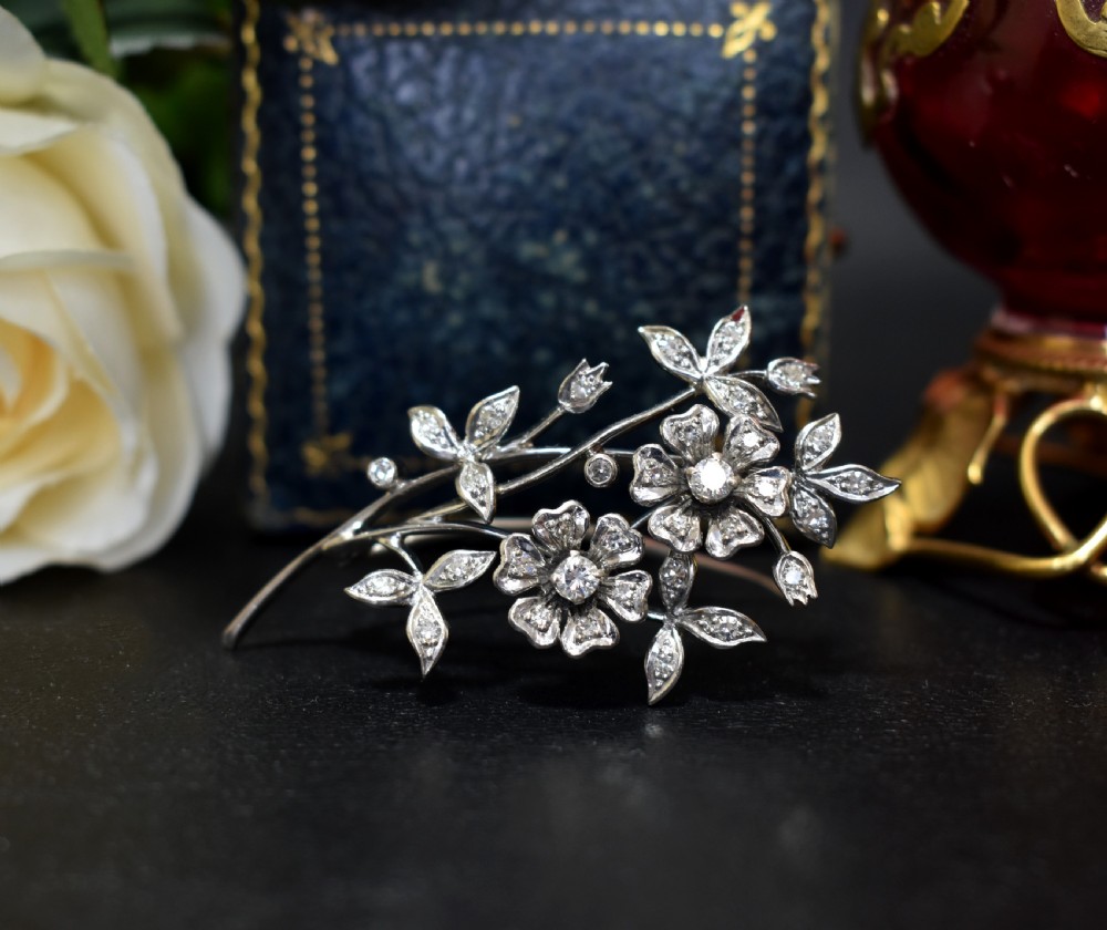 Mid-20th Century Diamond Floral Brooch in 18ct White Gold, London 1964 View V