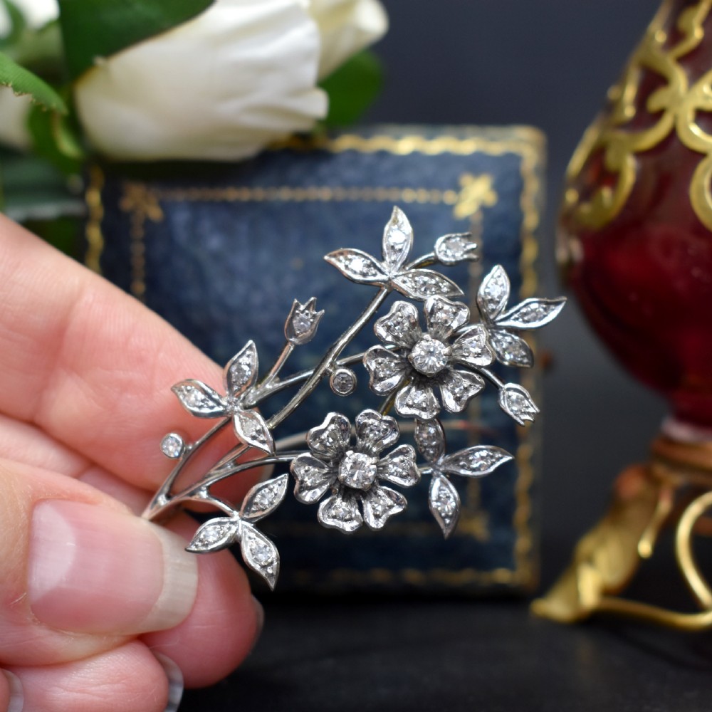 Mid-20th Century Diamond Floral Brooch in 18ct White Gold, London 1964 View VII
