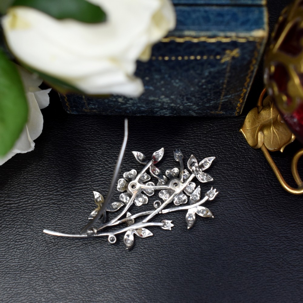 Mid-20th Century Diamond Floral Brooch in 18ct White Gold, London 1964 View VIII