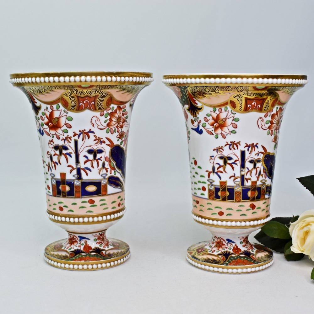 Pair of Regency Spode Imari Japan Pattern 967 Bone China Urn Vases c.1810 View III