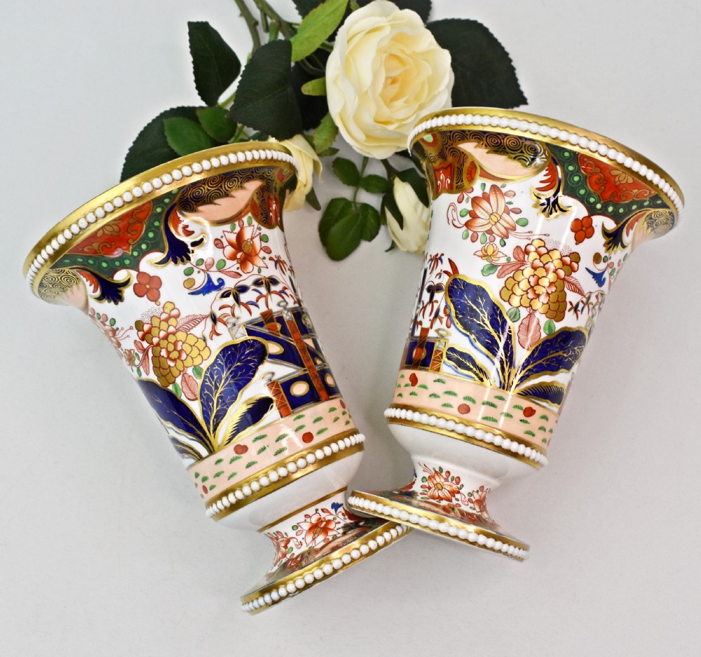 Pair of Regency Spode Imari Japan Pattern 967 Bone China Urn Vases c.1810 View V
