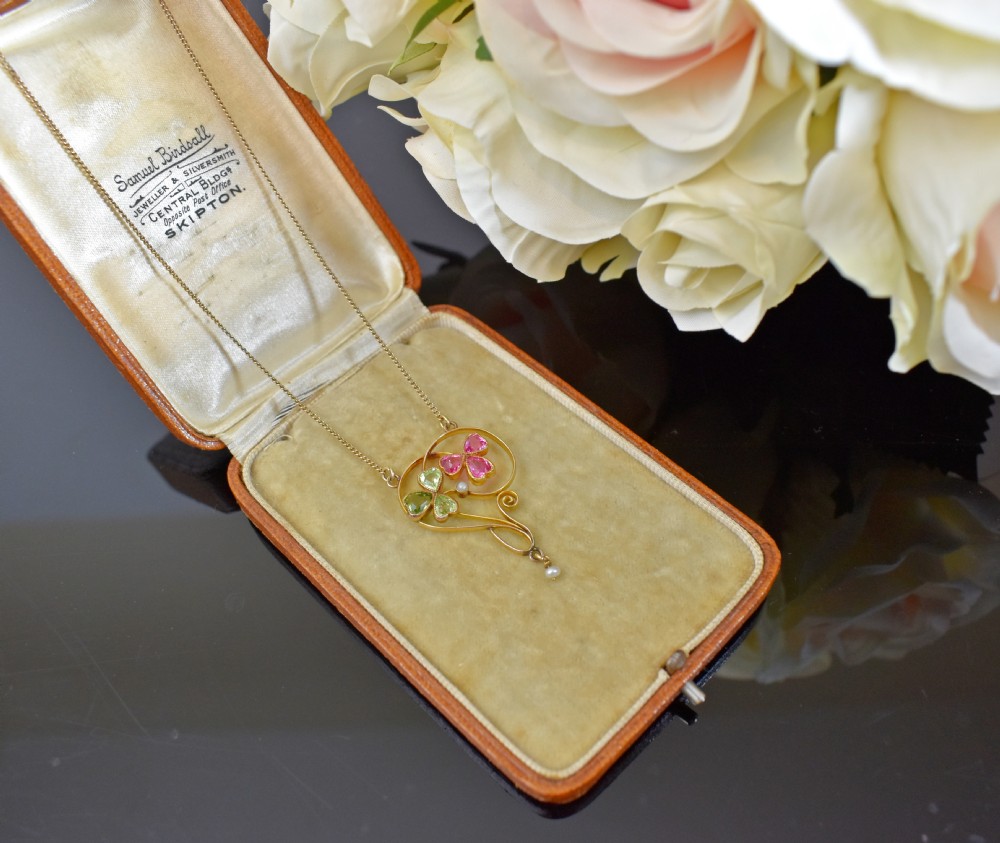 Antique Edwardian 9ct Gold Art Nouveau Clover Pendant – Lucky Charm with Paste & Pearl View IV