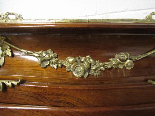 SUPERB PAIR OF ORMOLU MOUNTED 19THC VITRINES - ADDITIONAL PHOTO 2