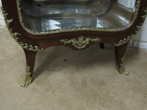SUPERB PAIR OF ORMOLU MOUNTED 19THC VITRINES - ADDITIONAL PHOTO 5