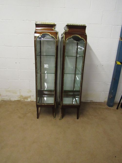 SUPERB PAIR OF ORMOLU MOUNTED 19THC VITRINES - ADDITIONAL PHOTO 6