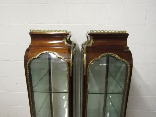 SUPERB PAIR OF ORMOLU MOUNTED 19THC VITRINES - ADDITIONAL PHOTO 7
