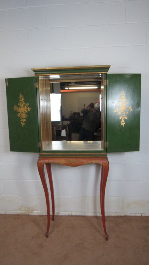 SUPERB AND STYLISH LAQUERED COCKTAIL CABINET - ADDITIONAL PHOTO 8