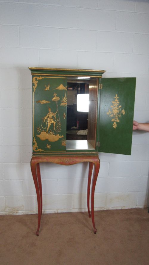 SUPERB AND STYLISH LAQUERED COCKTAIL CABINET - ADDITIONAL PHOTO 9