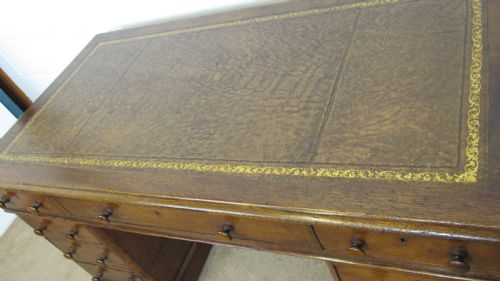 19TH CENTURY OAK PEDESTAL DESK - ADDITIONAL PHOTO 5