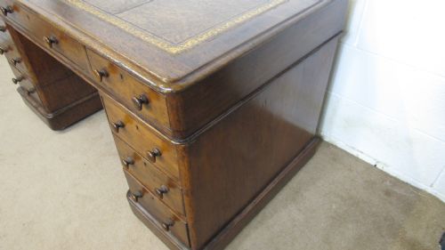 19TH CENTURY OAK PEDESTAL DESK - ADDITIONAL PHOTO 6