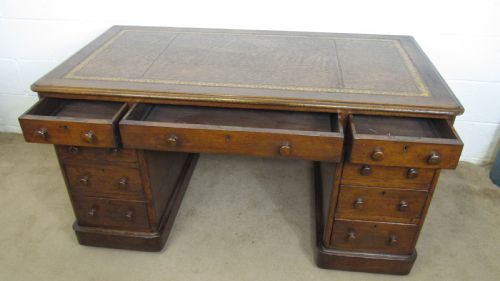19TH CENTURY OAK PEDESTAL DESK - ADDITIONAL PHOTO 8